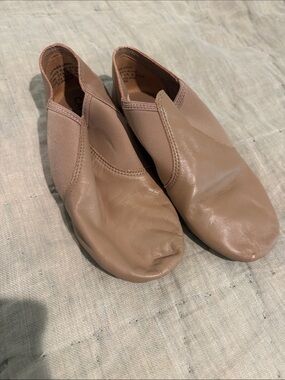Capezio 7 Leather Slip-On Dance Shoes jazz